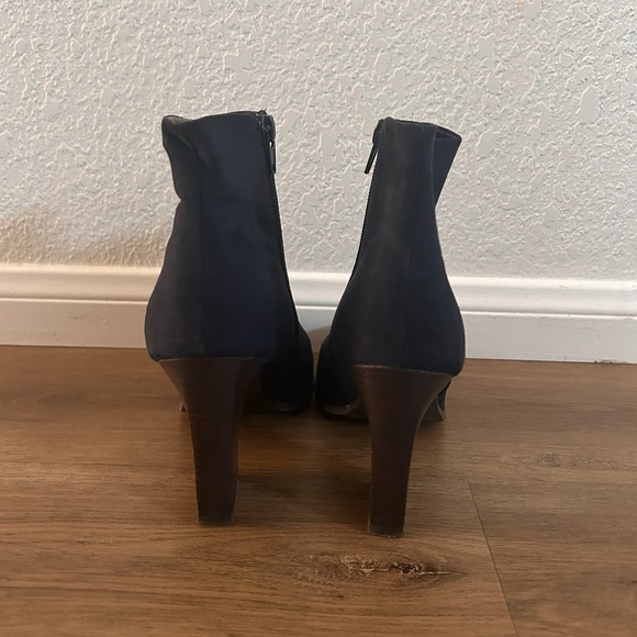 Covington Woman’s Boots - Picture 2 of 10